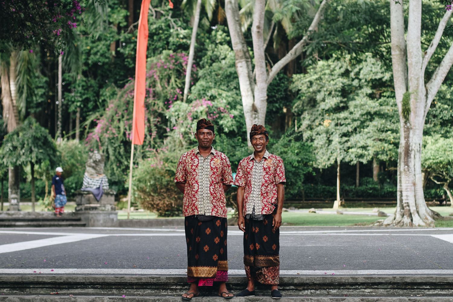 Johanna Patton Photography, balinese men in Ubud monkey forest, documentary and humanitarian photographer