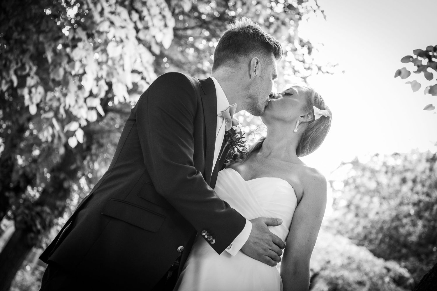 bride and groom kissing at Saint Nicolas Church, Kings Norton