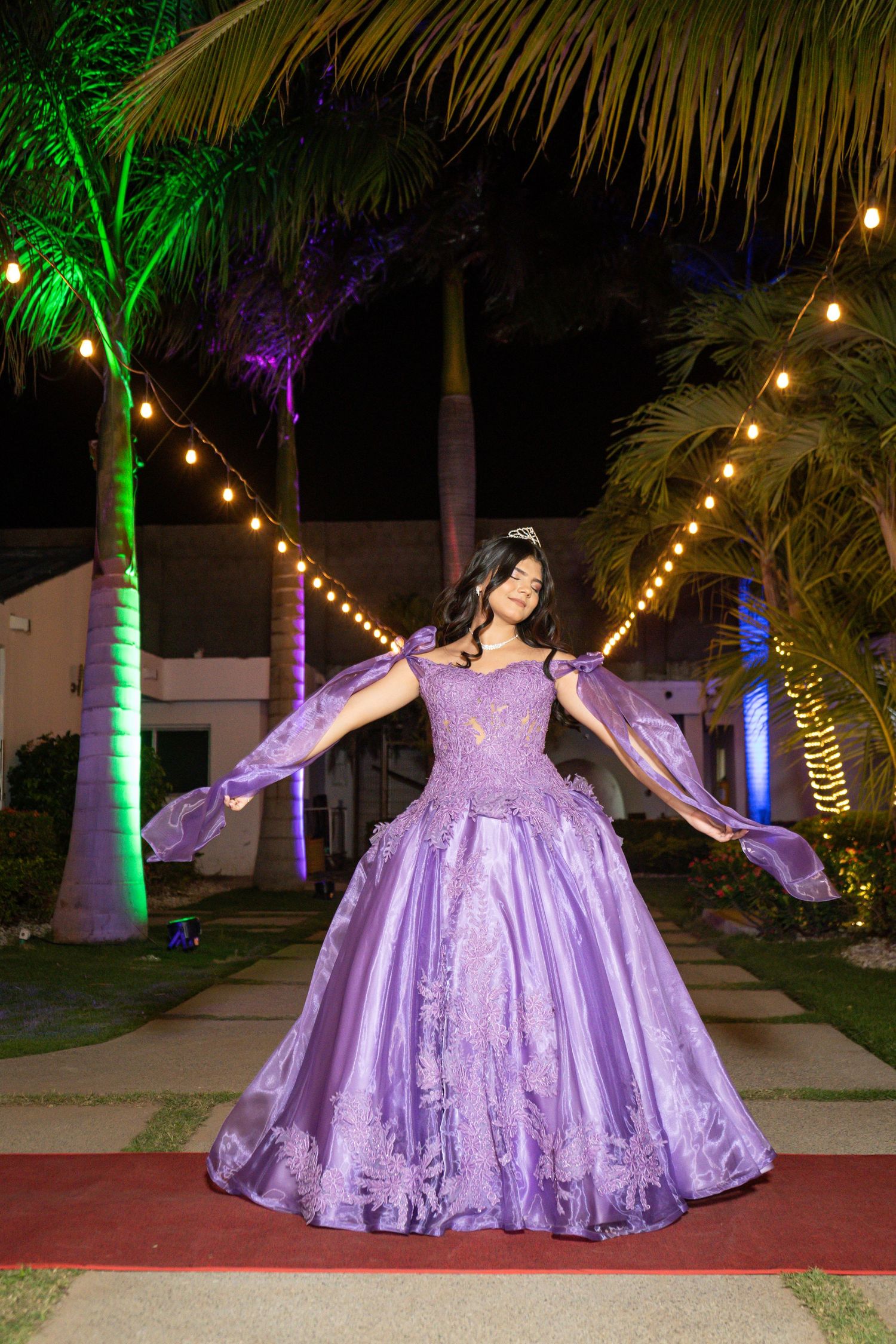 Una de las decisiones más importantes al planificar una fiesta de 15 años es elegir el vestido perfecto.