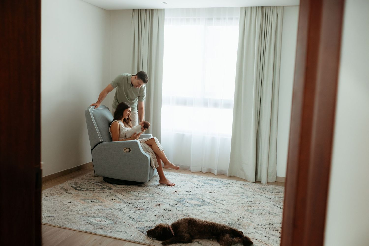 Newborn photoshoot at home lifestyle relaxed real and raw in abu dhabi