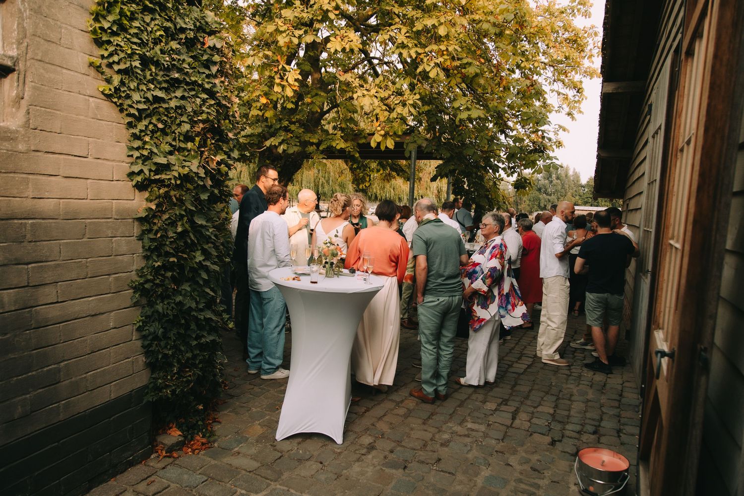 Receptie van een intiem trouwfeest bij Annedge in Deinze