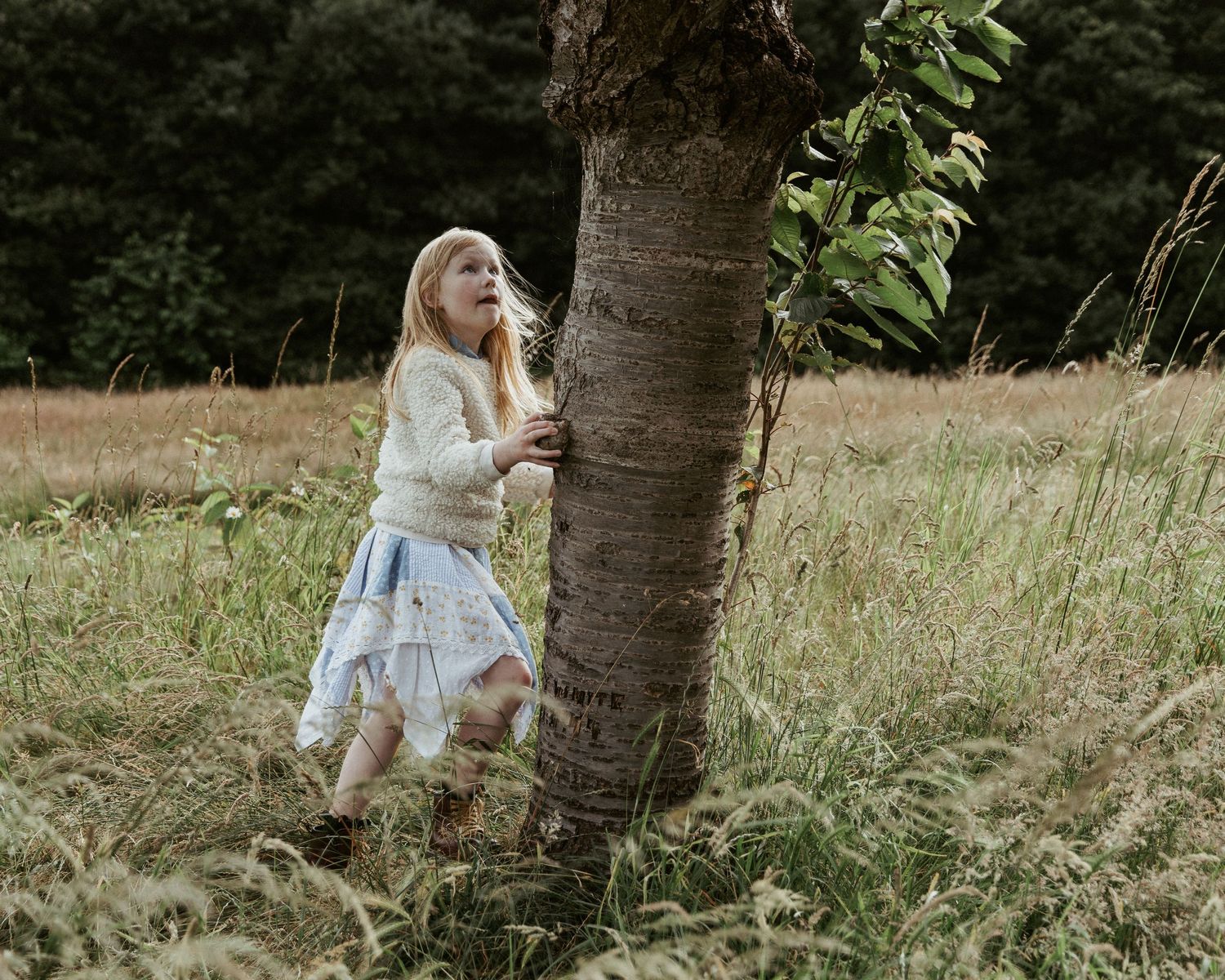 Outdoor natural family photograpy, girl wild and free in Leeds park