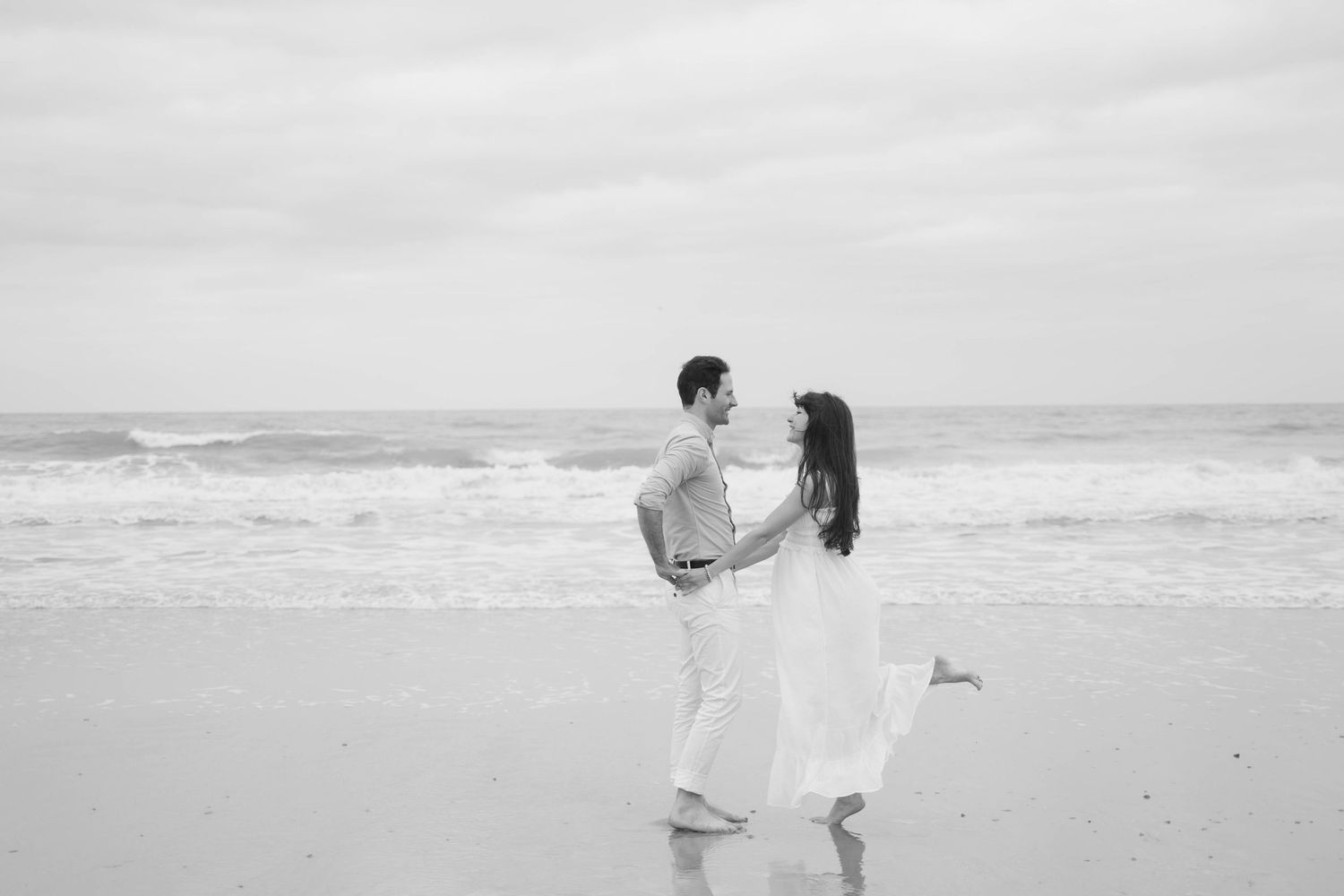 Mariage Intimiste à Pornic au coucher du soleil photographié par une photographe elopement en France