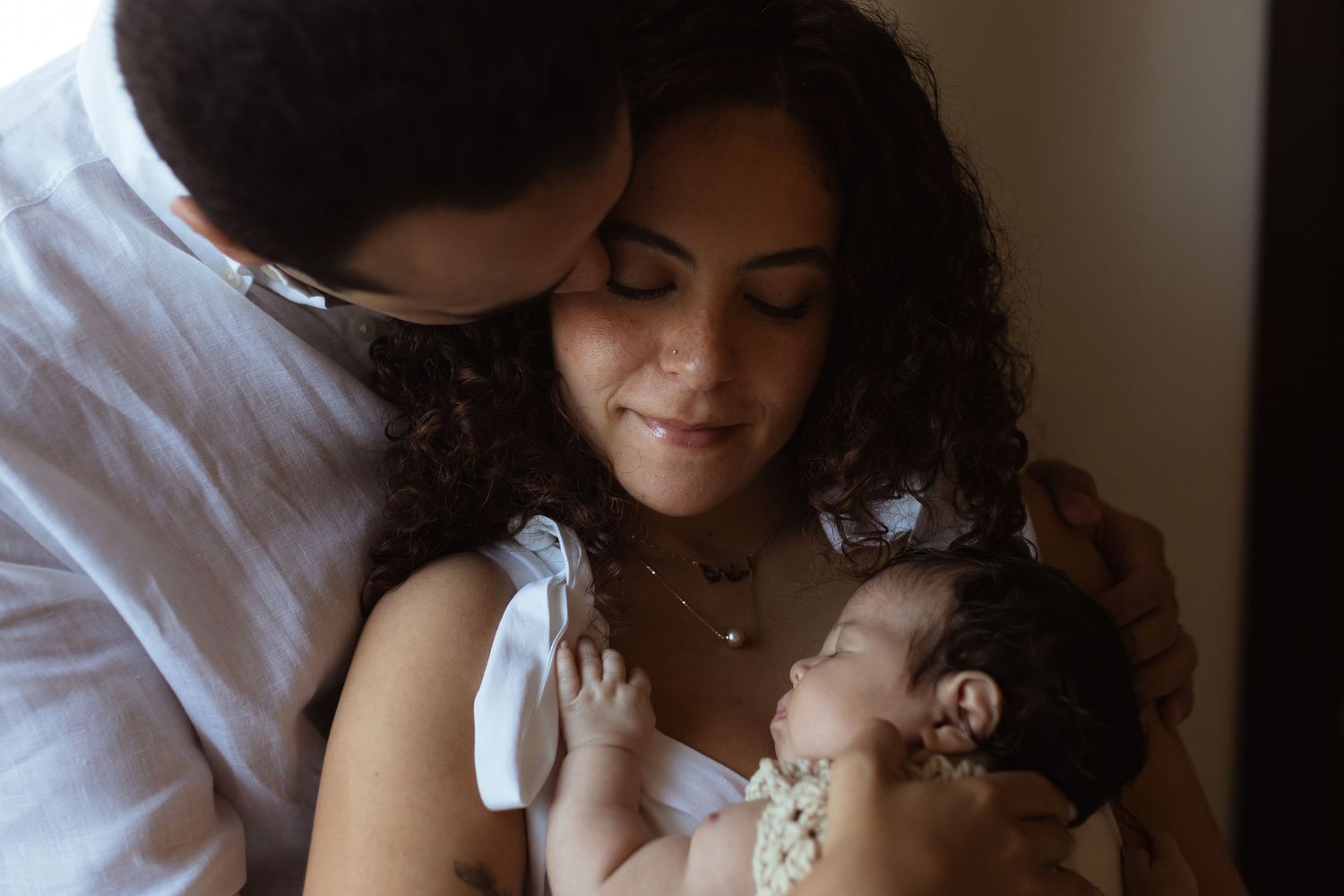 Home photoshoot abu dhabi photographer family indoor lifestyle beautiful images
