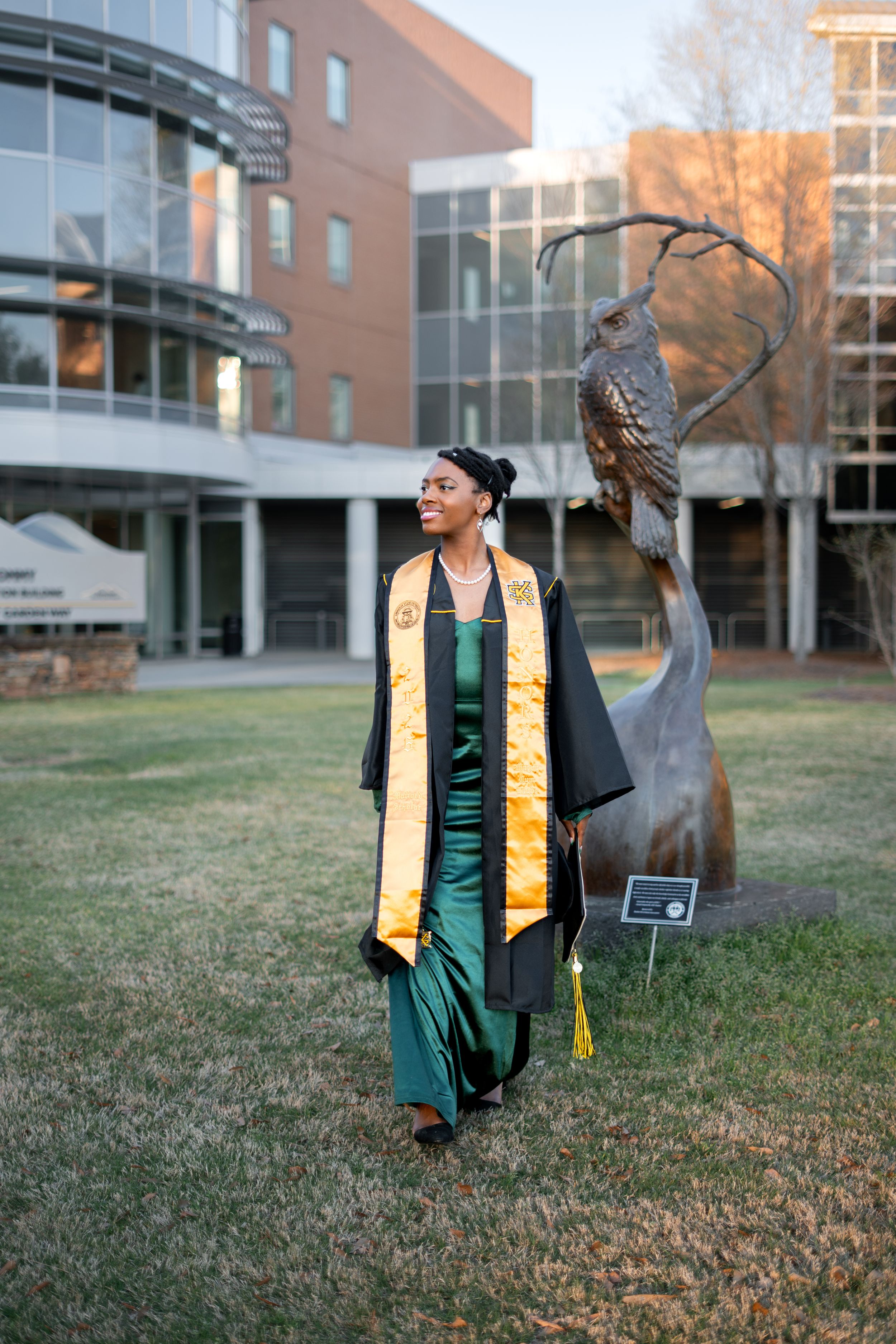 KSU graduation photographer with the best spots on the Kennesaw, georgia campus