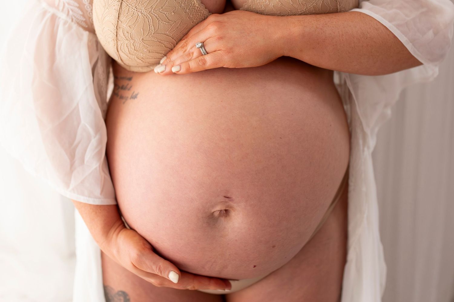bump portrait maternity shoot little wonderland photograph widnes cheshire warrington whiston st helens