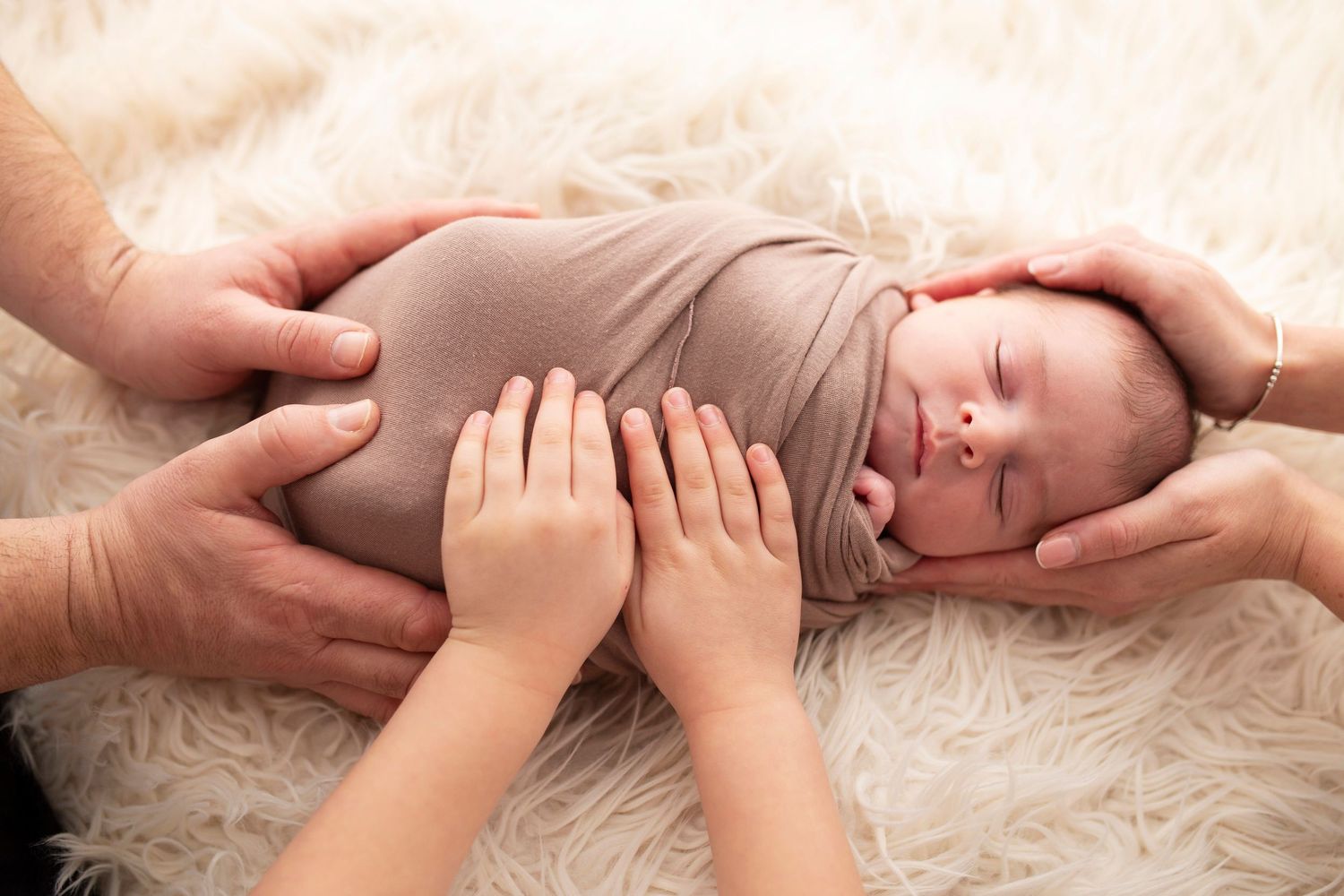 newborn baby photoshoot by little wonderland photography widnes cheshire runcorn frodsham warrington st helens liverpool