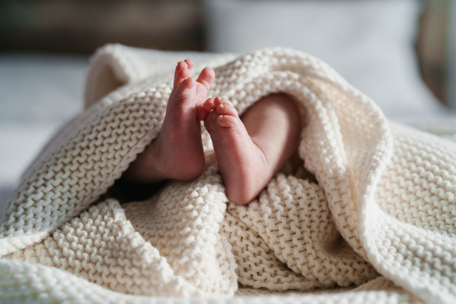 newborn photographer, close up on baby feet at home in Frederick, MD
