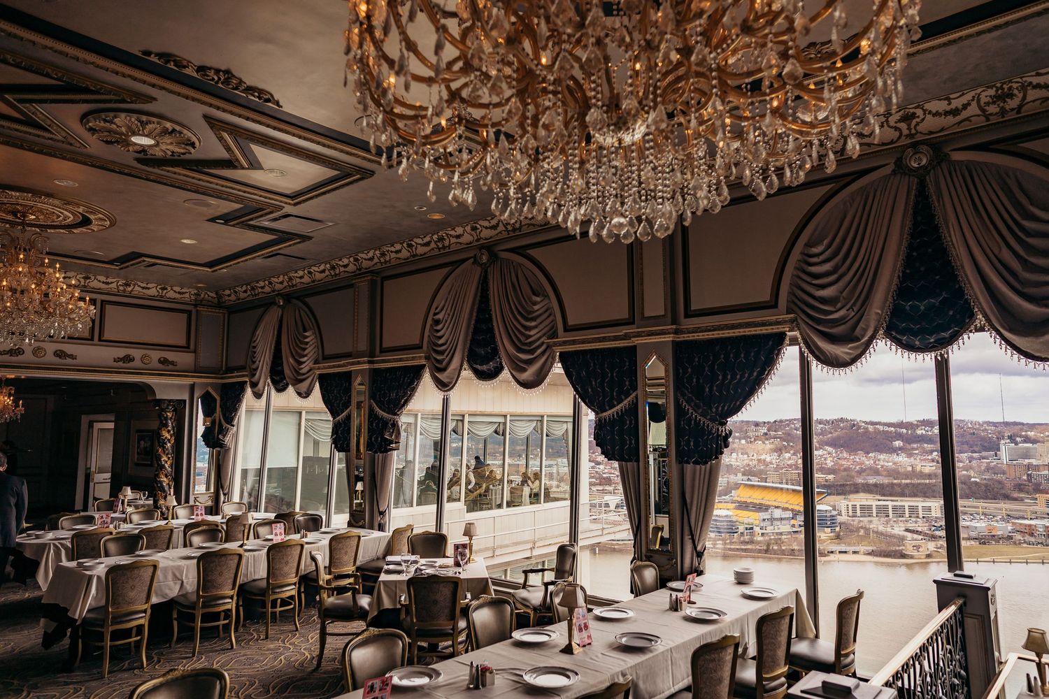 LeMont Pittsburgh Restaurant near the overlook in Pennsylvania. Wedding venue, reception venue, a bride and grooms guide to wedding video.