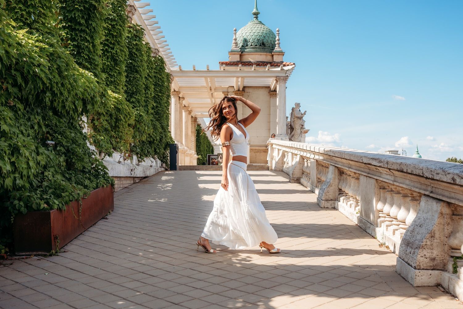 Paper Plane Photography női portré fotózás Budapesten a városban