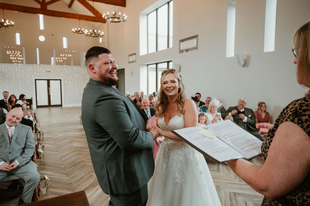 Curated visual reference: Picture Idea: Wedding Photography Scams