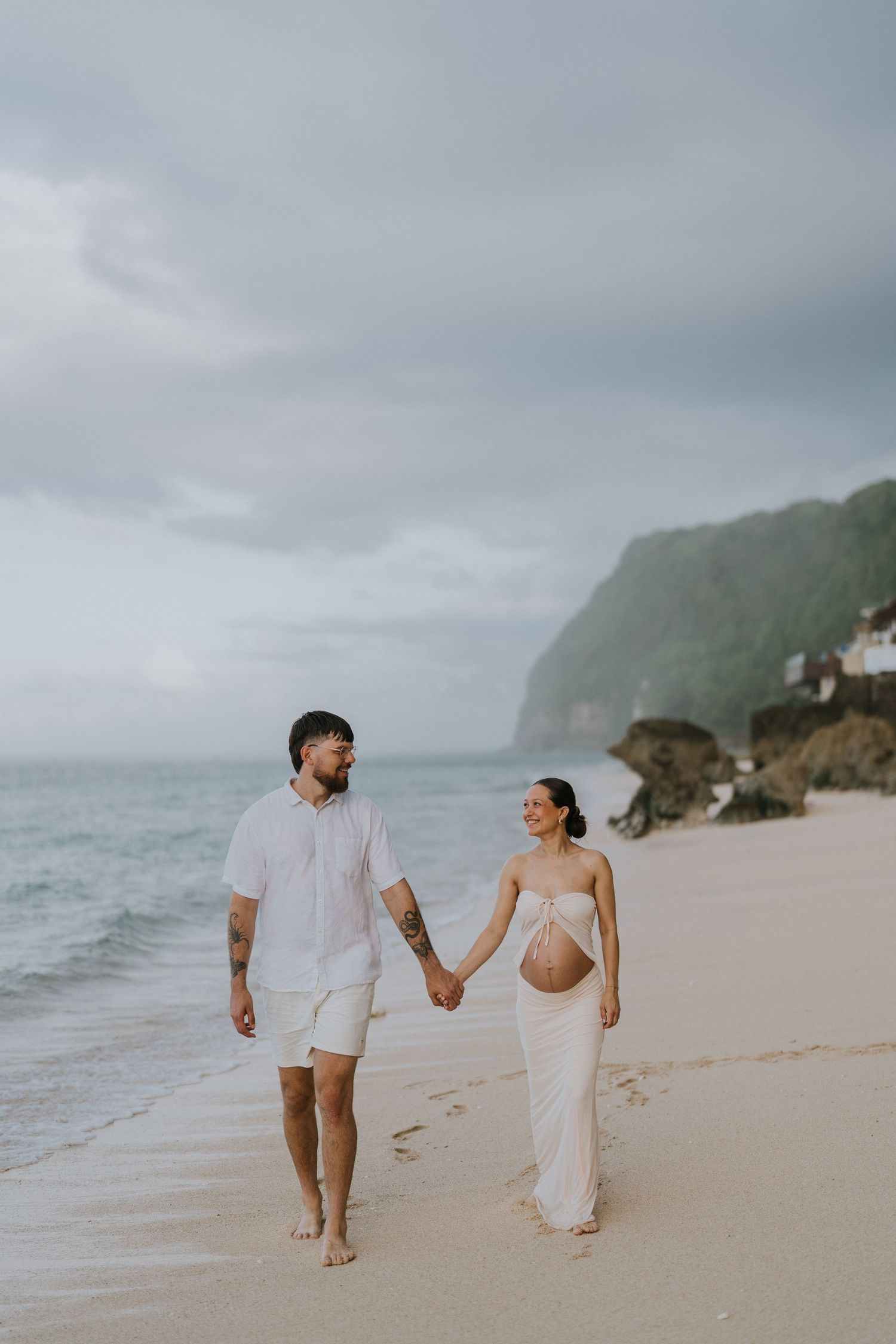 Elegant maternity photoshoot at Melasti Beach