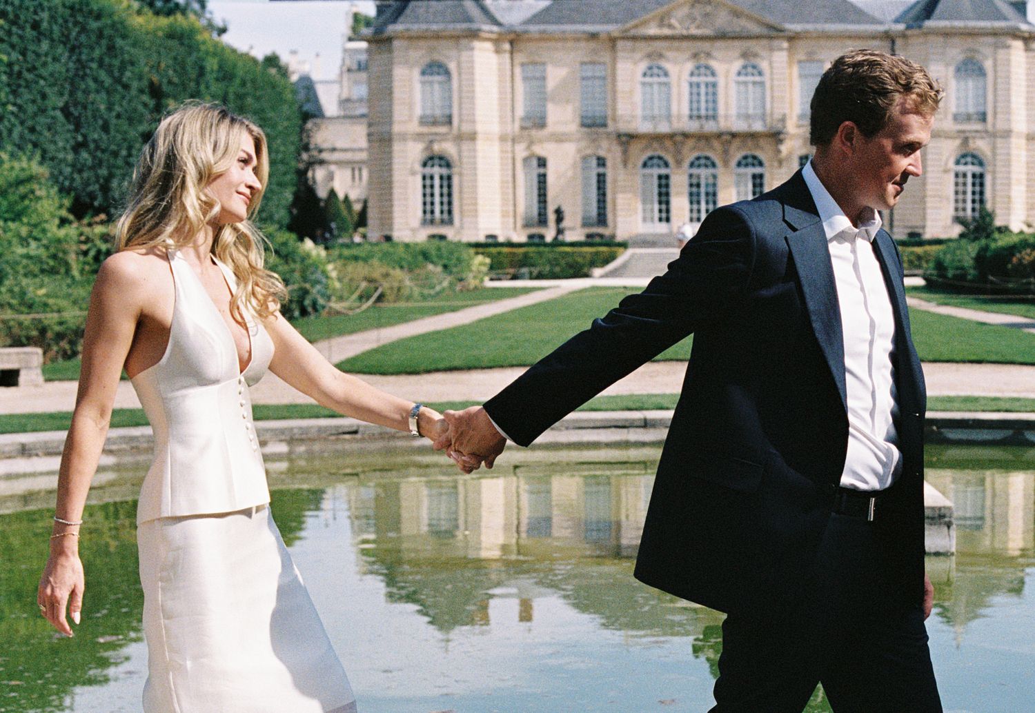 paris musem engagement photos, paris cinematic photographer, paris cinematic engagement photos, film photography, film photos