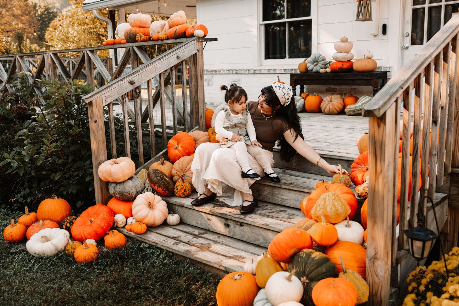 A beautiful fall photo session at The Holmstead Studio in Karns, TN with Nina Thomas Photography.