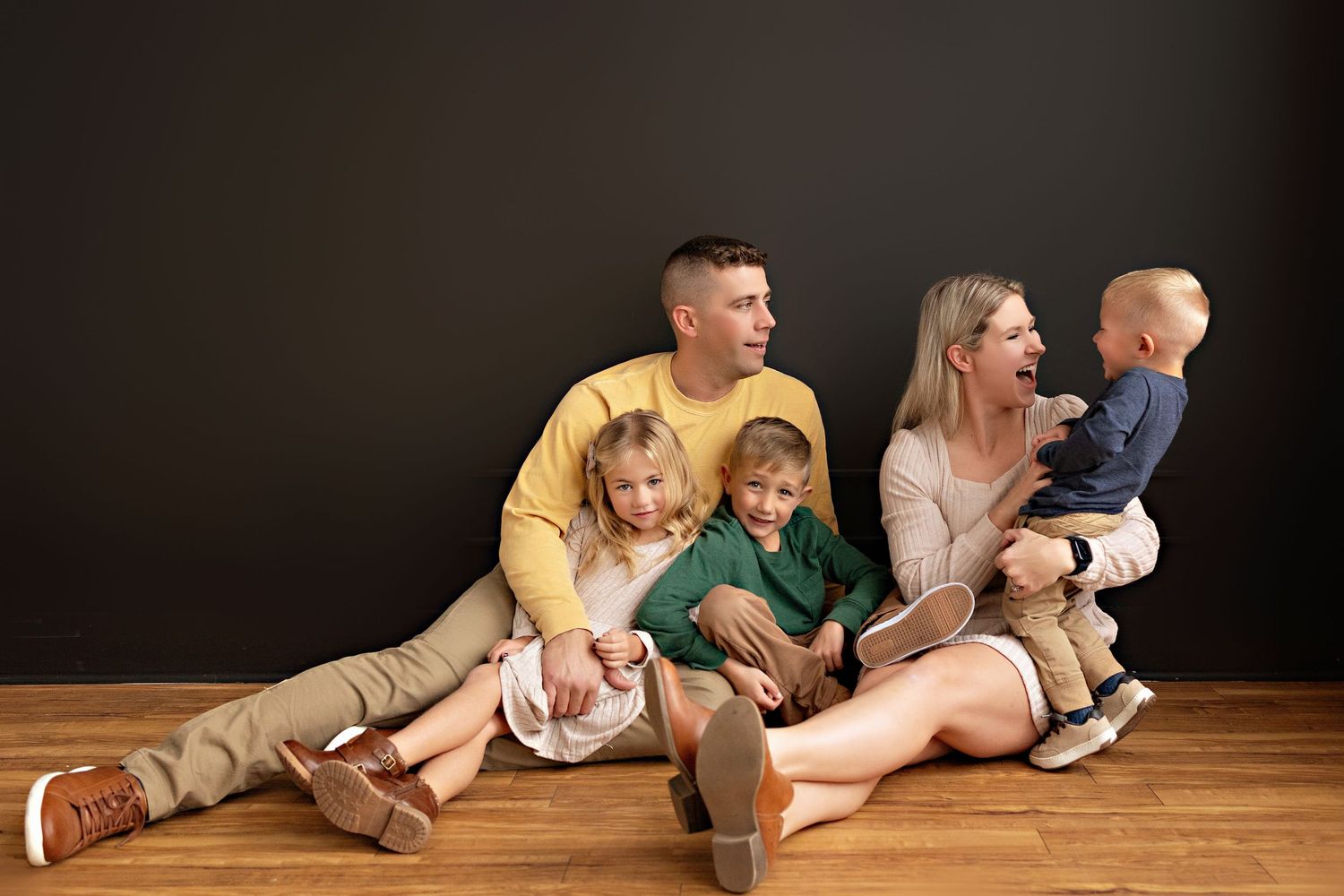 Family photos with Kendall Kuss Photography Lake Country family photographer, Watertown WI photography studio