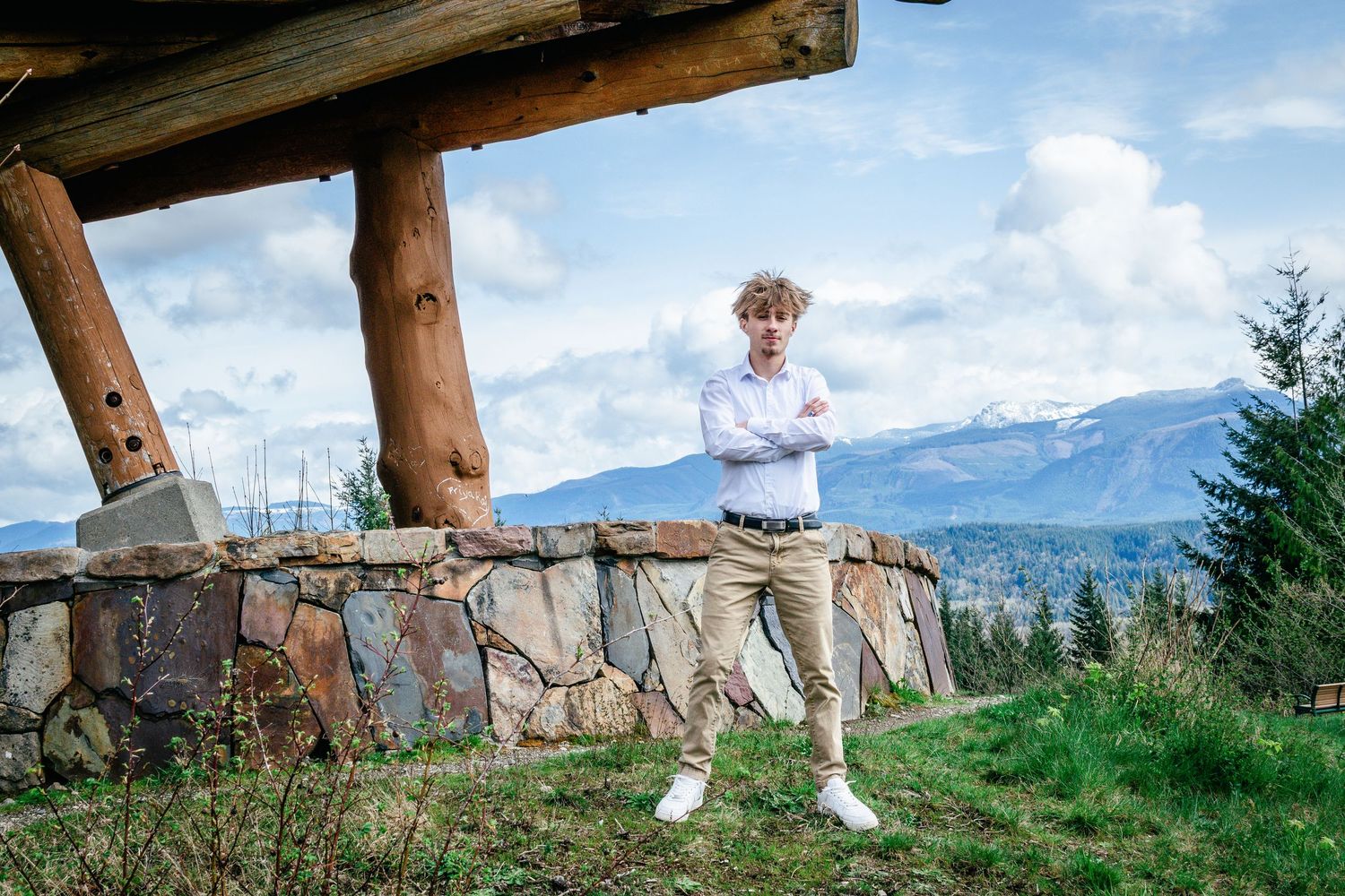 Seattle high school senior posing with mountain views at Snoqualmie Point Park in Washington.