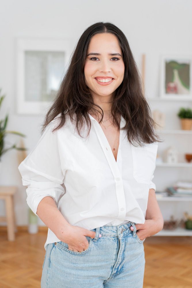 Fotografie de personal branding luminoasa, cu zambet natural si lumina soft