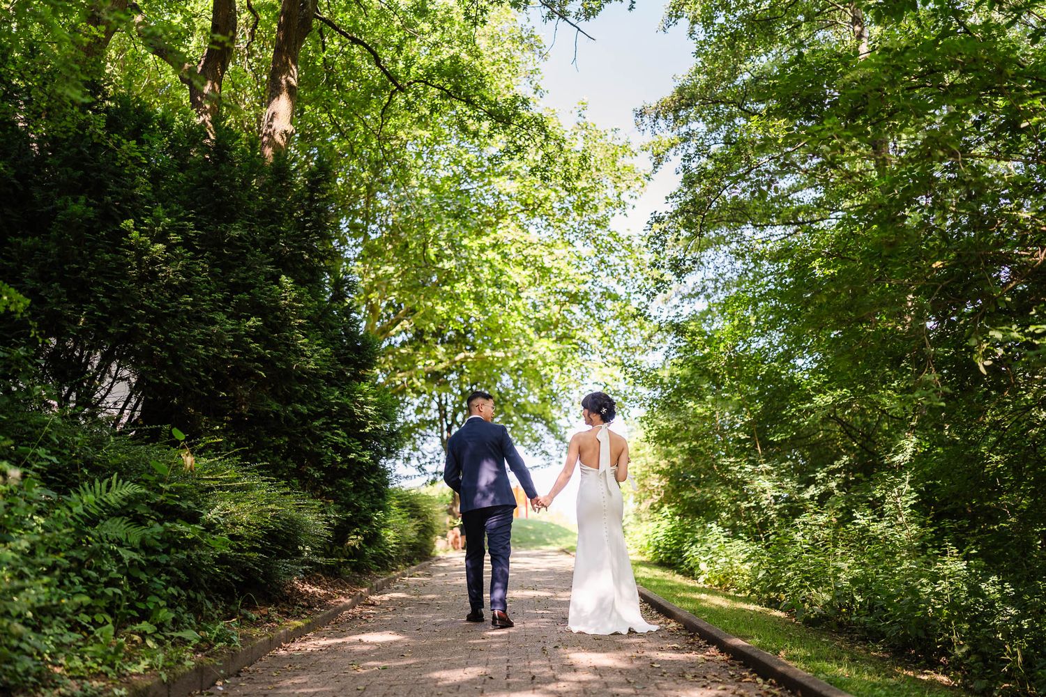 Brautpaar beim First-Look-Shooting im Haarbachtal bei der Welschen Mühle in Aachen
