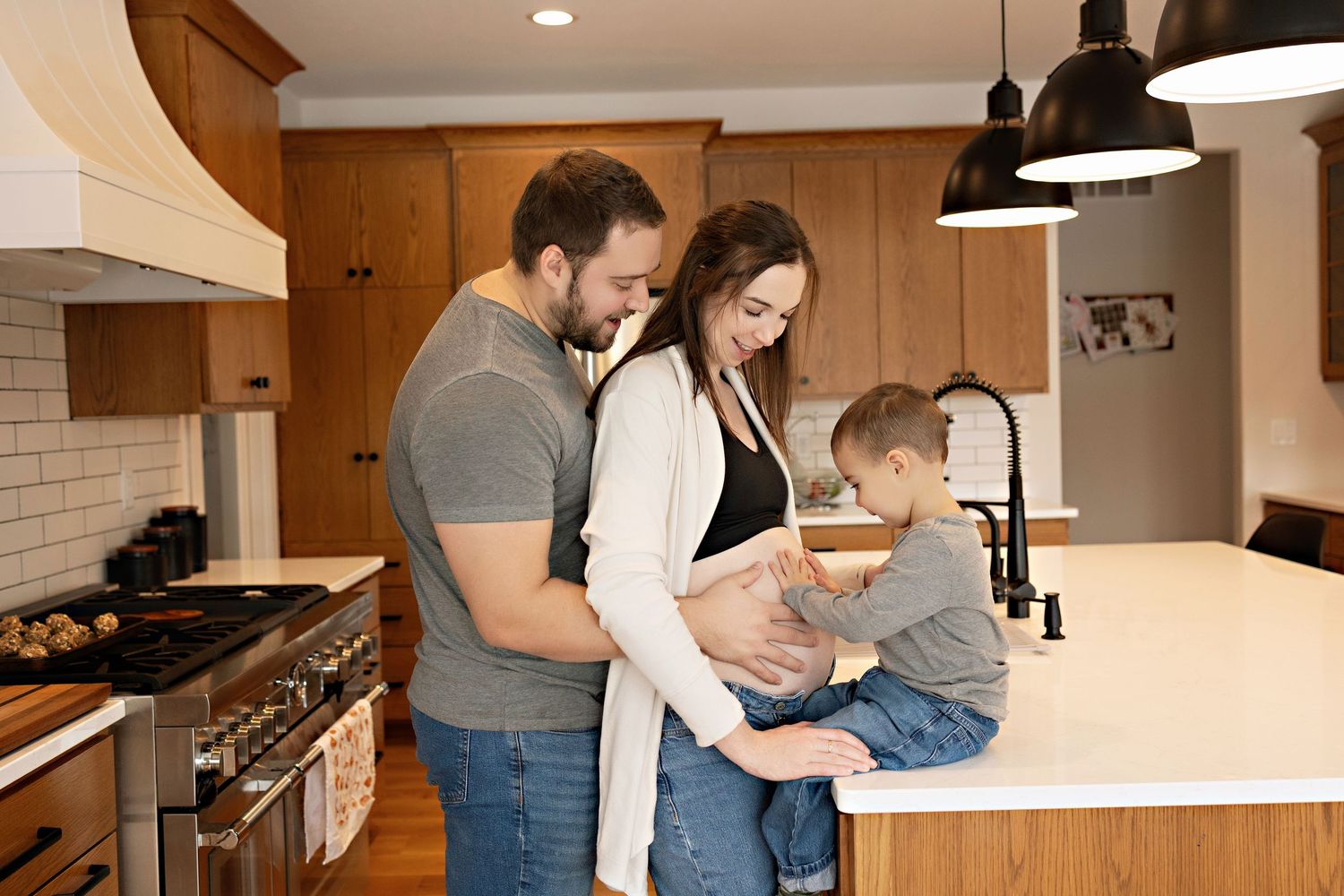 Kendall Kuss Photography, maternity in home photos in Lake Country Wisconsin. Family photos Hartland WI, Oconomowoc WI Watertown WI