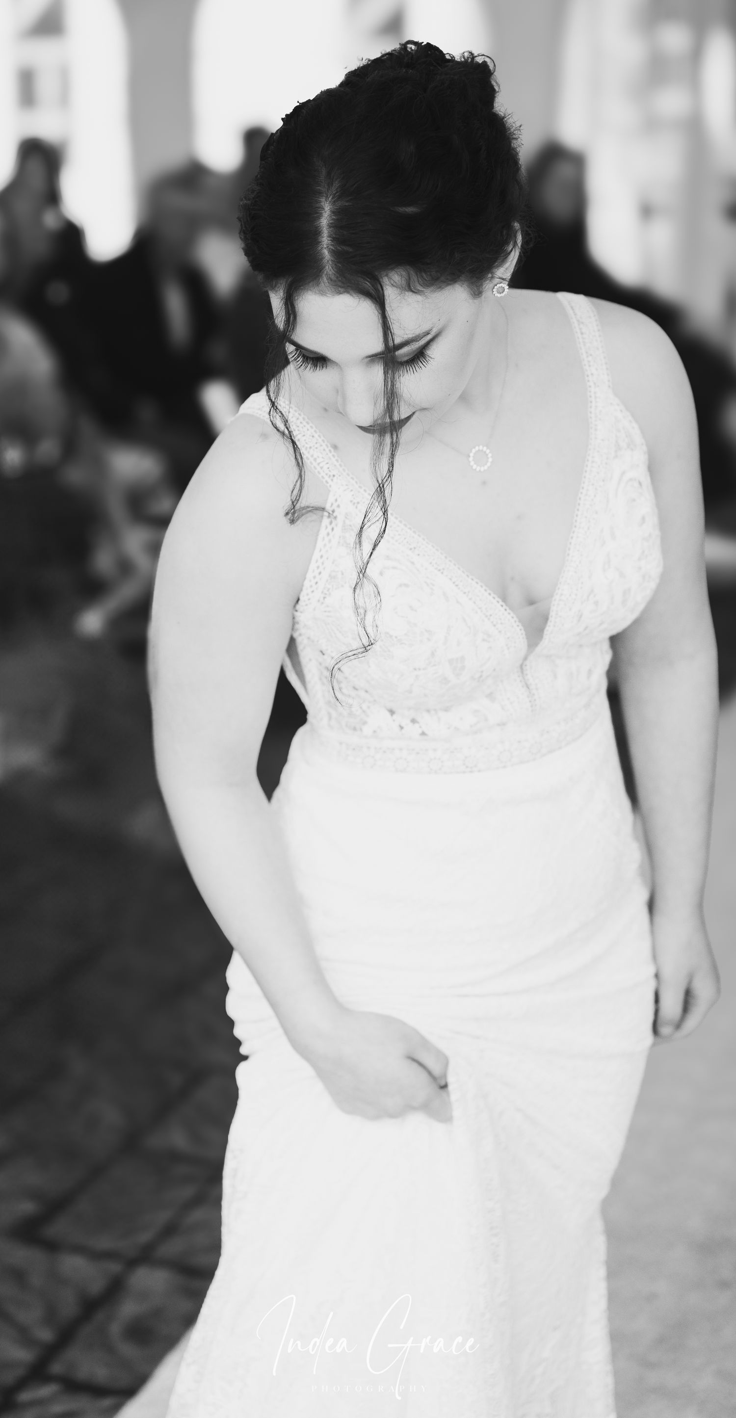 Black and white bridal portrait at Historic Rosemont Manor in the Shenandoah Valley