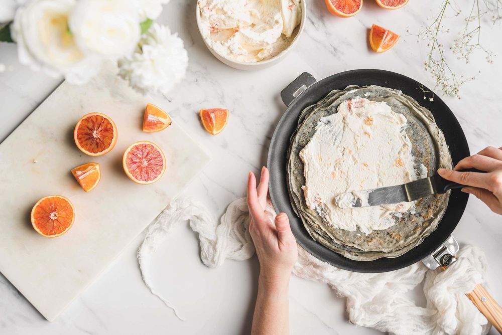 Photo de chute de sucre glace réalisée par Mélanie Rousselle, styliste et photographe culinaire basée en Ile de France