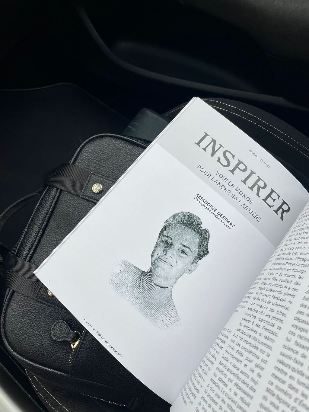Magazine ouvert sur l’interview d’Amandine Derimay, photographe pro, publiée dans Émergence Entreprise.