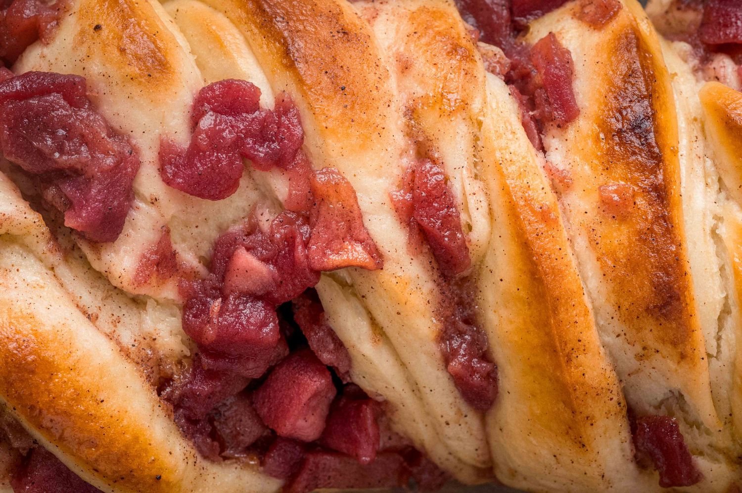 Gros plan sur une brioche, photo réalisée par Mélanie Rousselle, styliste et photographe culinaire basée en Ile de France