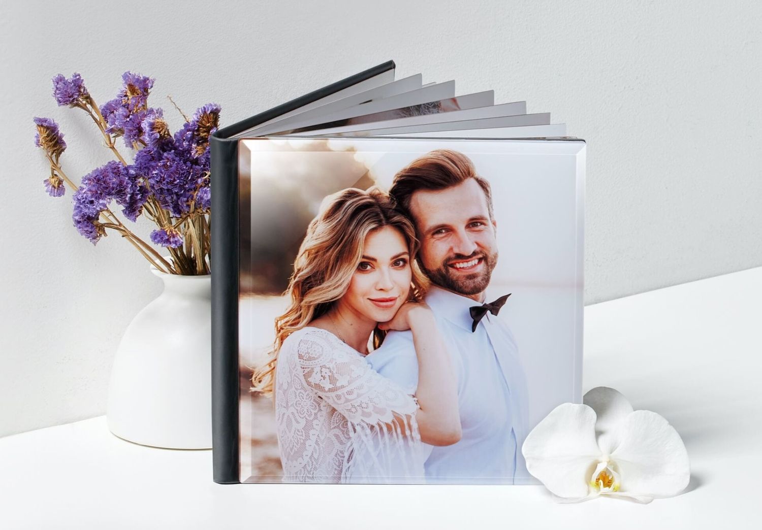 Lay-flat flushmount album with thick, durable pages. With a genuine leather backing