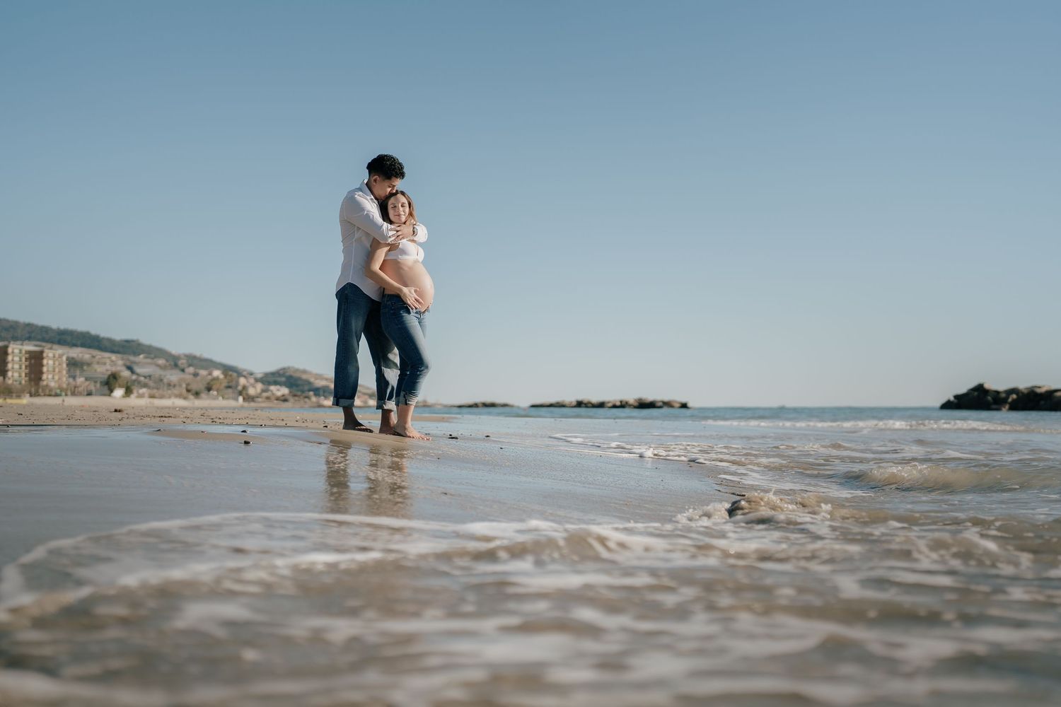 Servizio fotografico gravidanza al mare a Sanremo – Maternità in spiaggia in Liguria