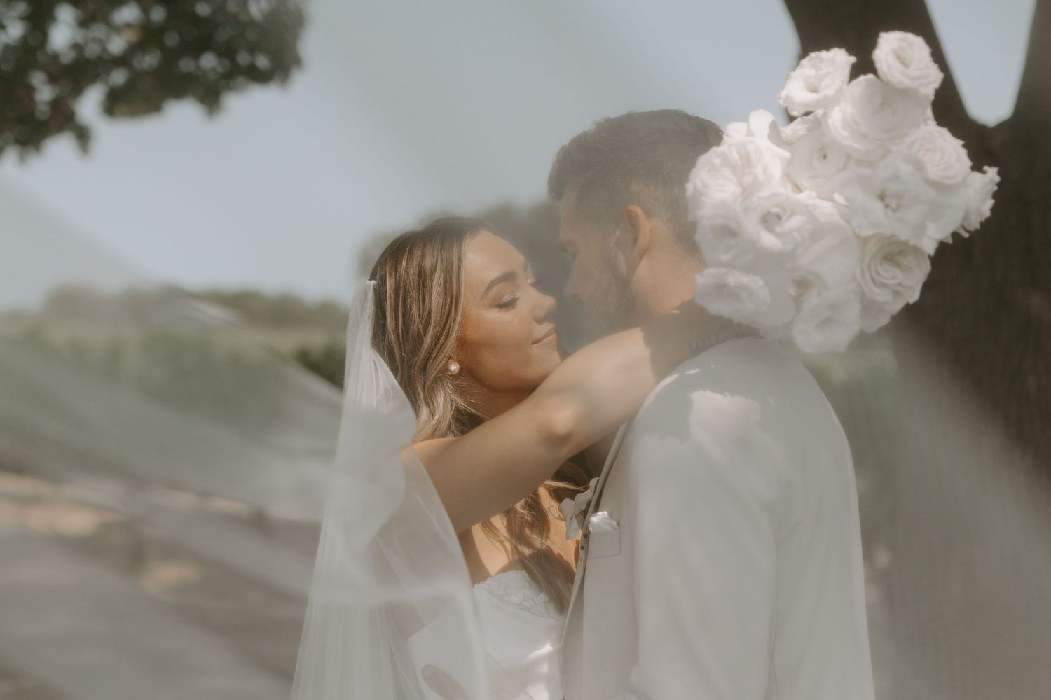 Wedding photography for a romantic wedding in Niagara on the lake at the Hare Winery