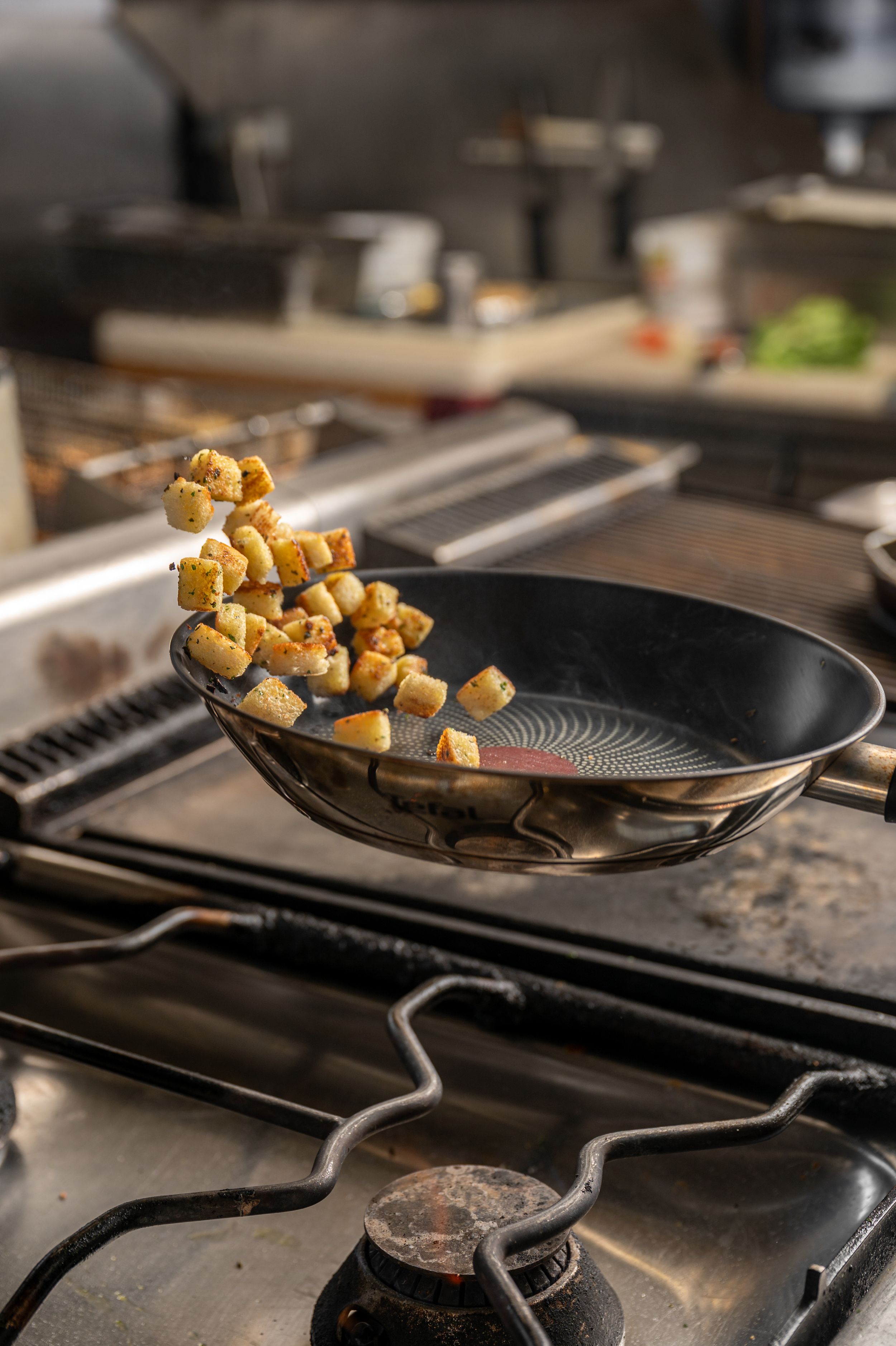 Photo d'action en cuisine par Mélanie Rousselle, styliste et photographe culinaire basée en Ile de France
