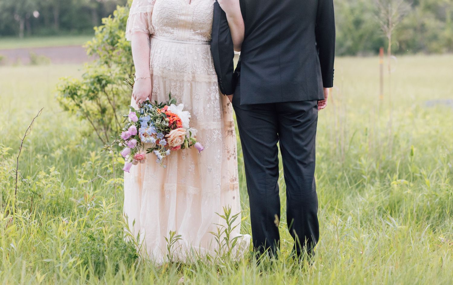 Enchanted wedding at oak hill farm in apple river illinois