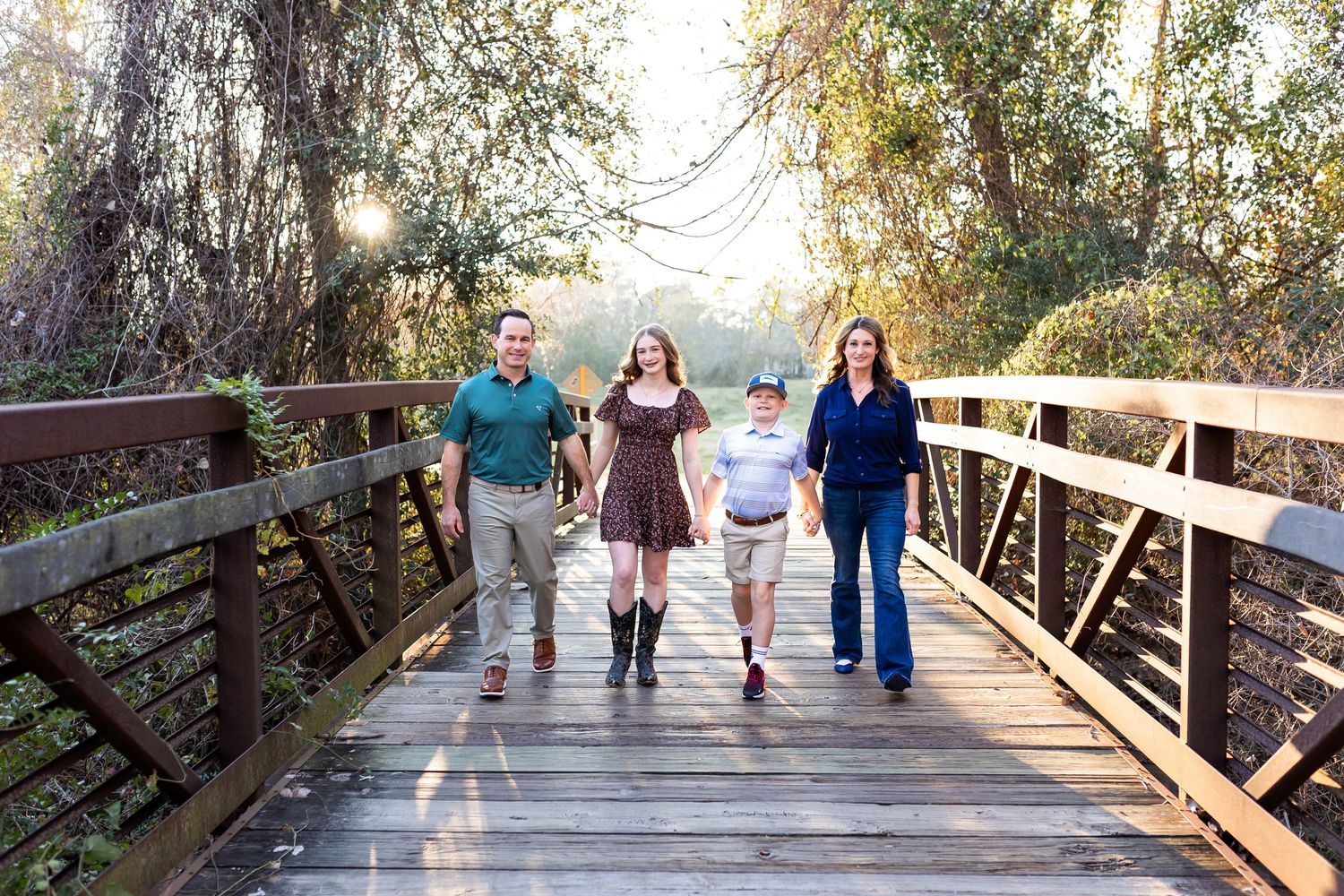TOP-7-QUESTIONS-PARENTS-ASK-BEFORE-THEIR-FAMILY-PHOTO-SESSION