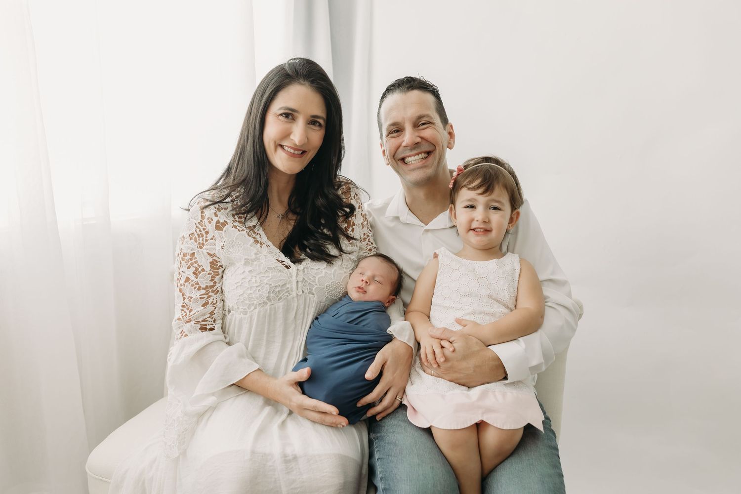Newborn photography with siblings and parents in Tampa studio