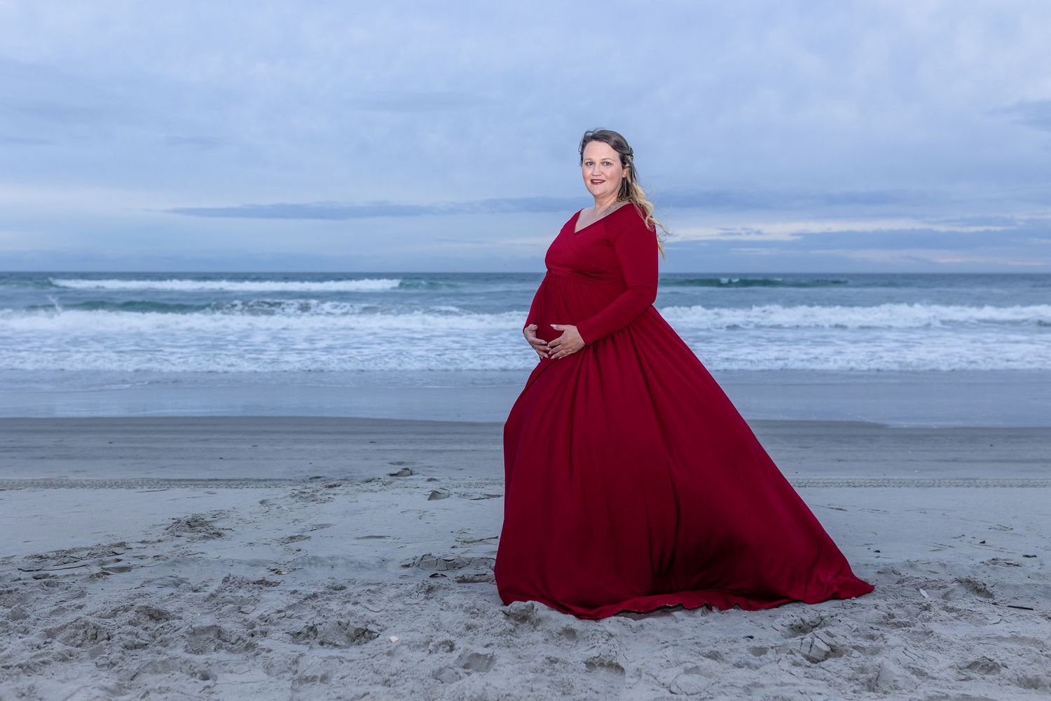 Beach maternity photographer in Swansboro, NC. Emerald Isle beach family photos by studio photographer Samantha Ann Photo.
