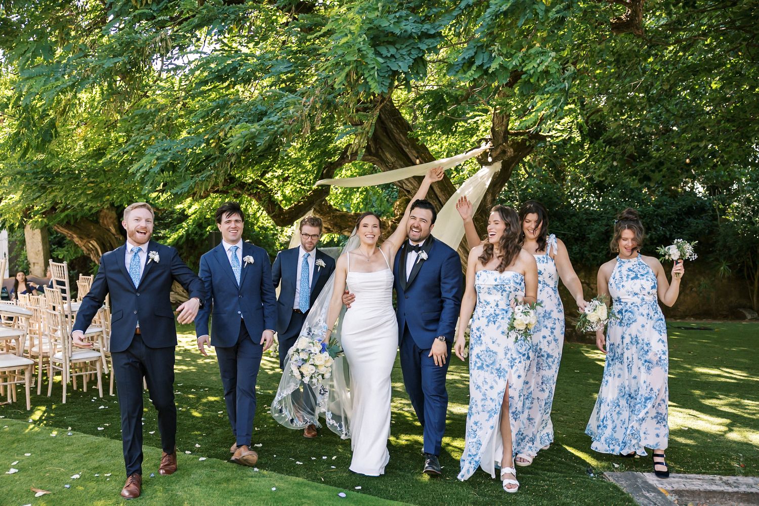 Fun bridal party photos at Quinta do Torneiro, photographed by a Portugal wedding photographer