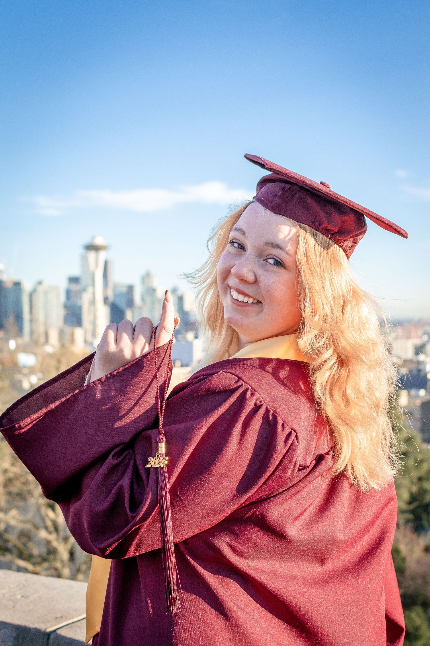 Seattle graduation photos at Kerry Park with cap and gown overlooking the Seattle skyline