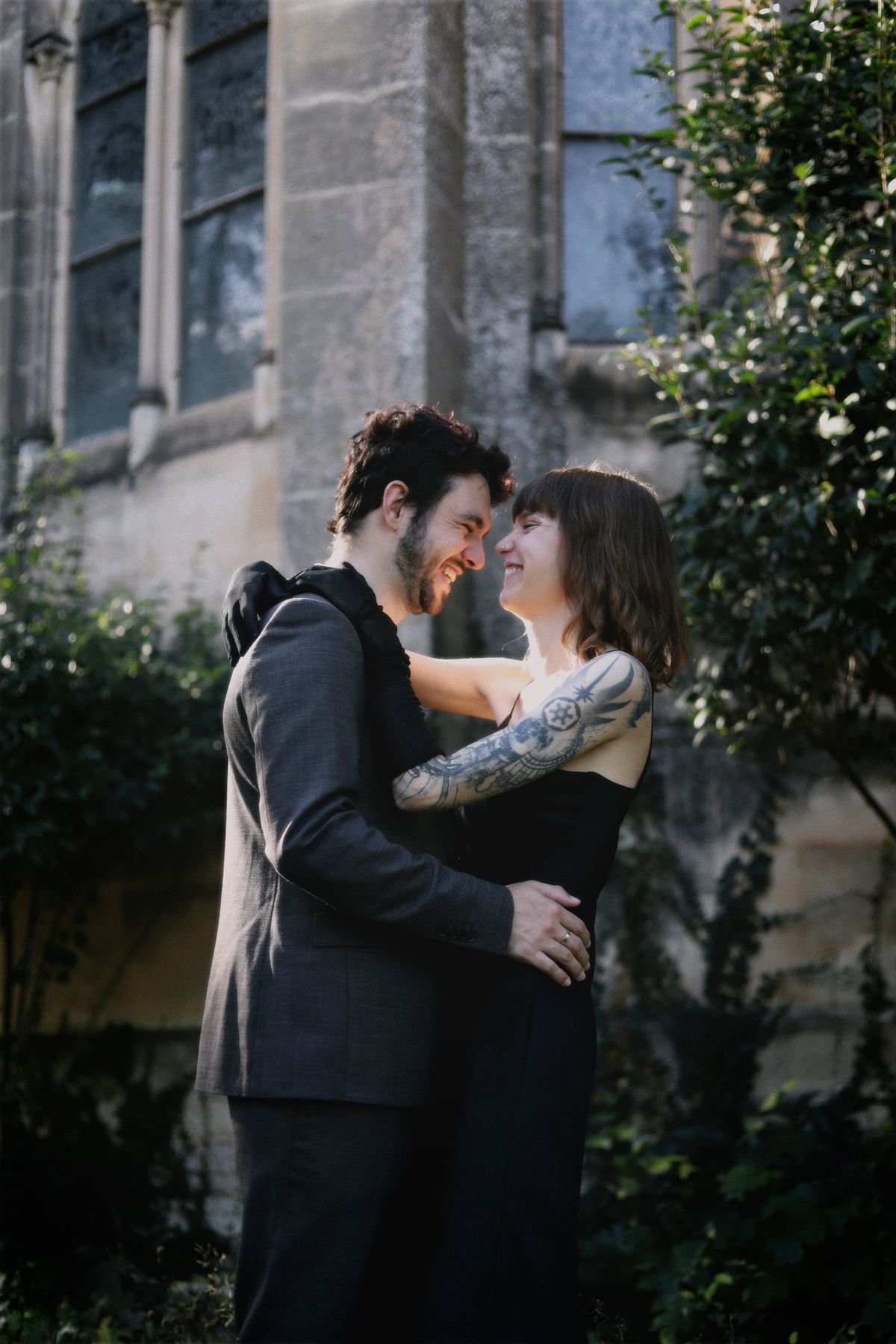 Séance photo par Chaemi Studio, photographe à Montpellier. Shooting portrait éditorial, architectural et élégant en couple.