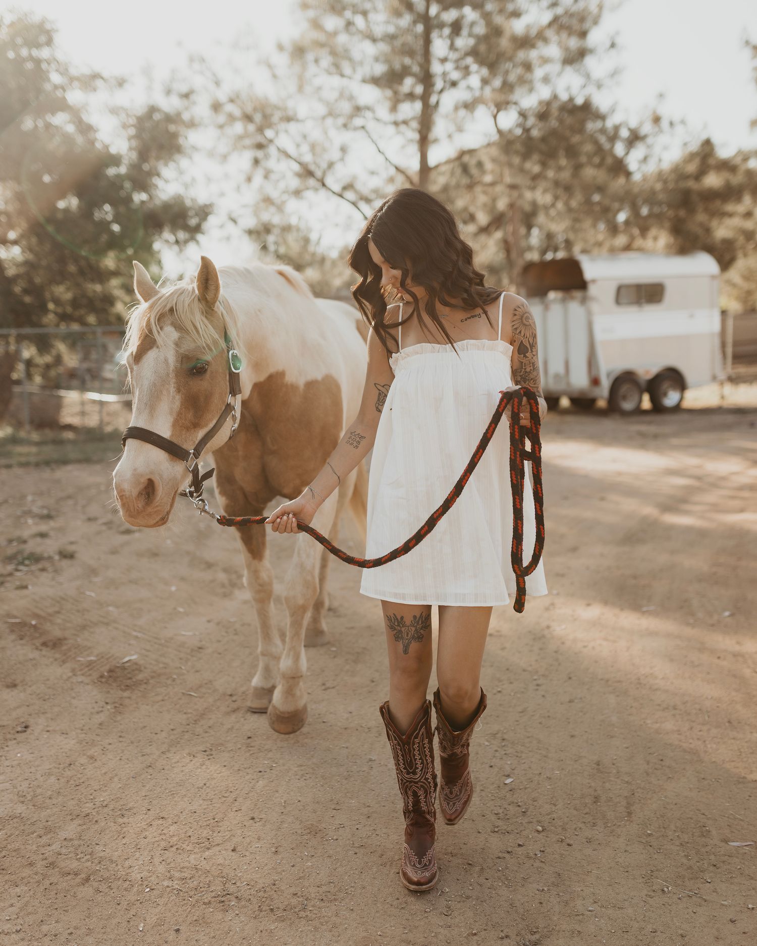 Western themed senior session with a horse.  Senior photographer in Beaumont, CA
