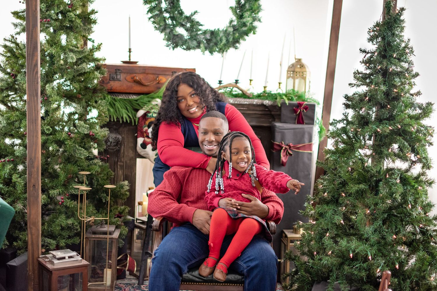 Tacoma family Christmas photo session at IAMCREATIVESPACE with festive tree decor