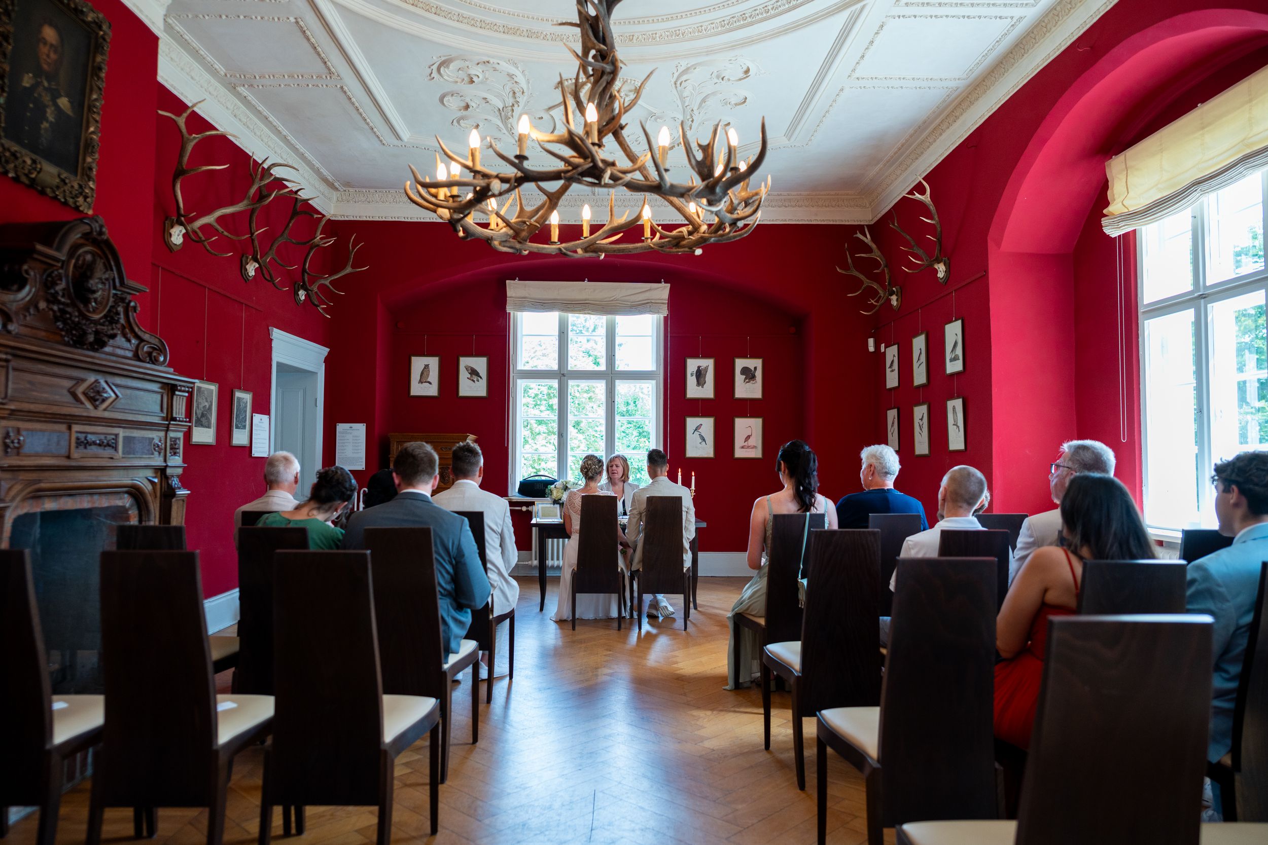 Standesamtliche Trauung im Schloss Vetschau? Hier findest du Tipps, Eindrücke & Fotos vom Hochzeitsfotografen – heiraten in traumhafter Kuli