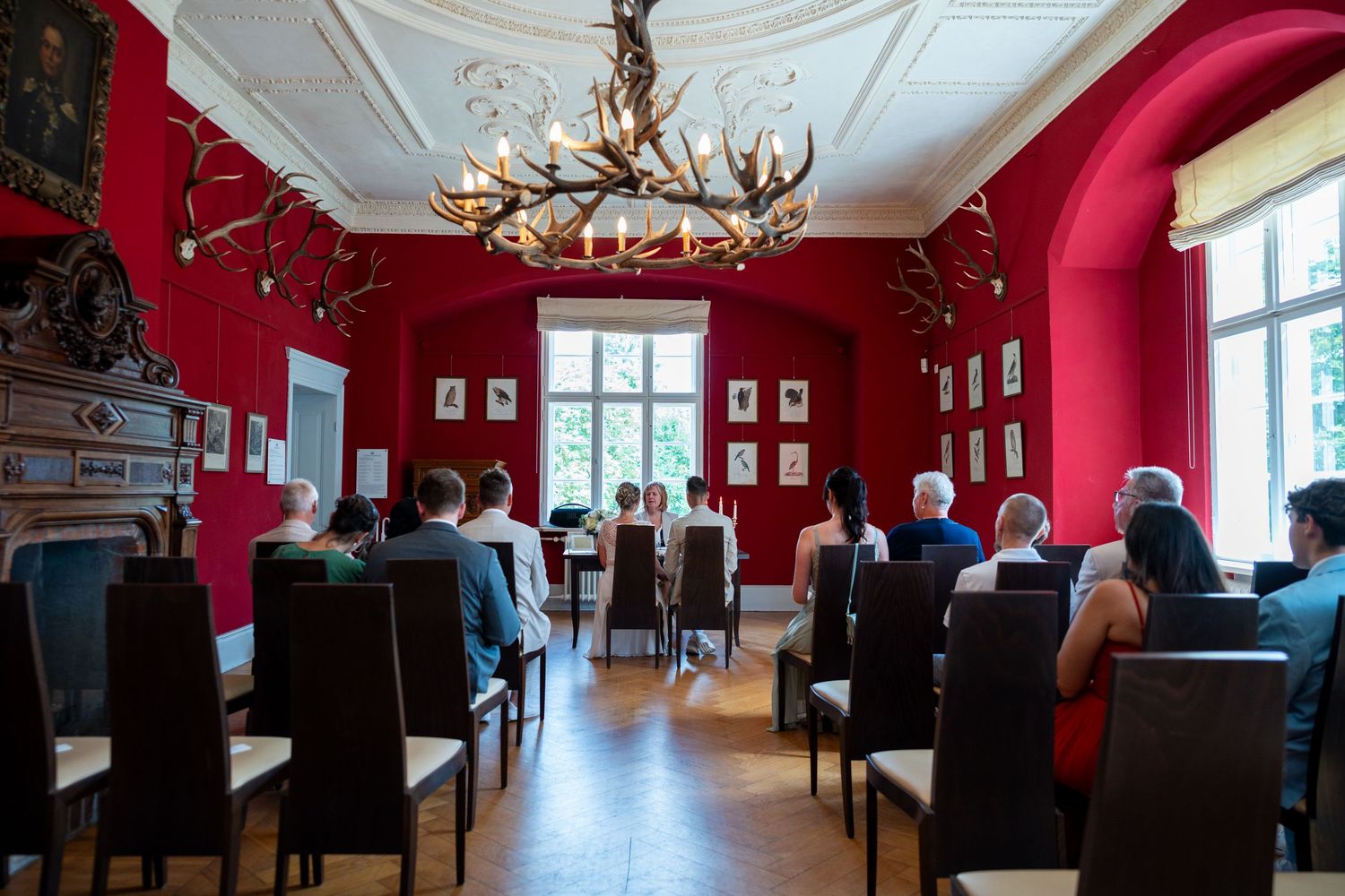 Standesamtliche Trauung im Schloss Vetschau? Hier findest du Tipps, Eindrücke & Fotos vom Hochzeitsfotografen – heiraten in traumhafter Kuli