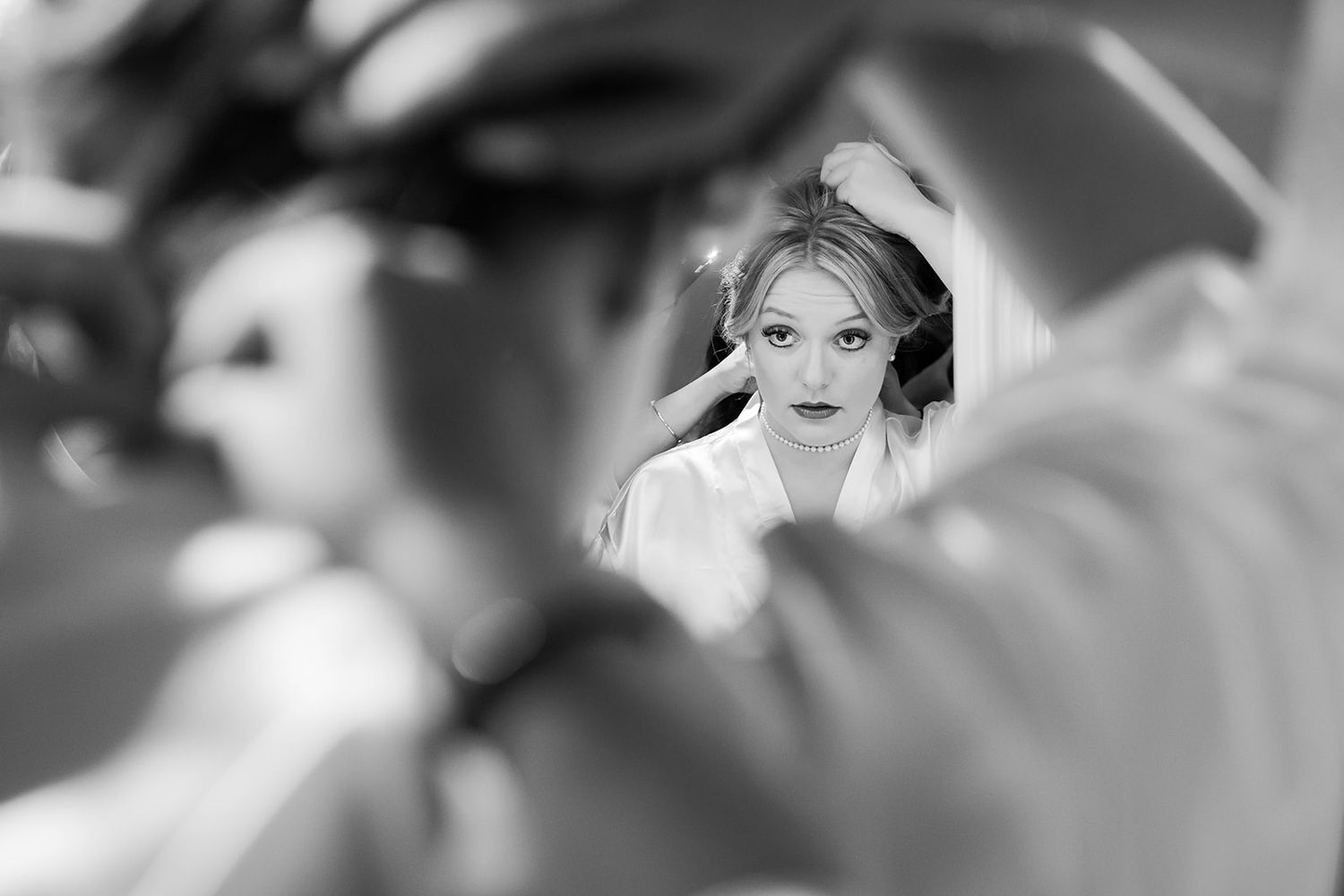 bride-preparing-wedding-day-highlandville-mo-black-and-white-photography