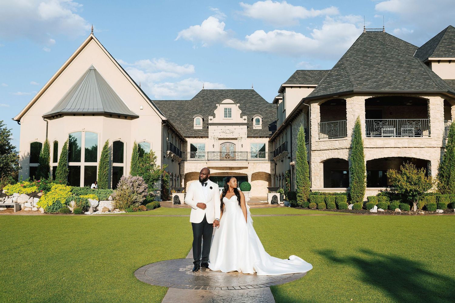 Knotting Hill Place Wedding Venue in Little Elm, TX