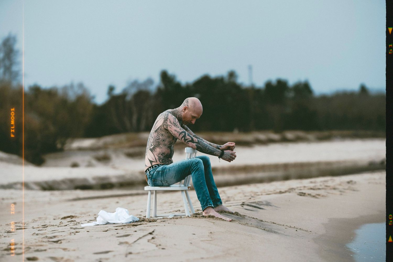 Porträtt med hav, vind och natur – fotografering Österlen
