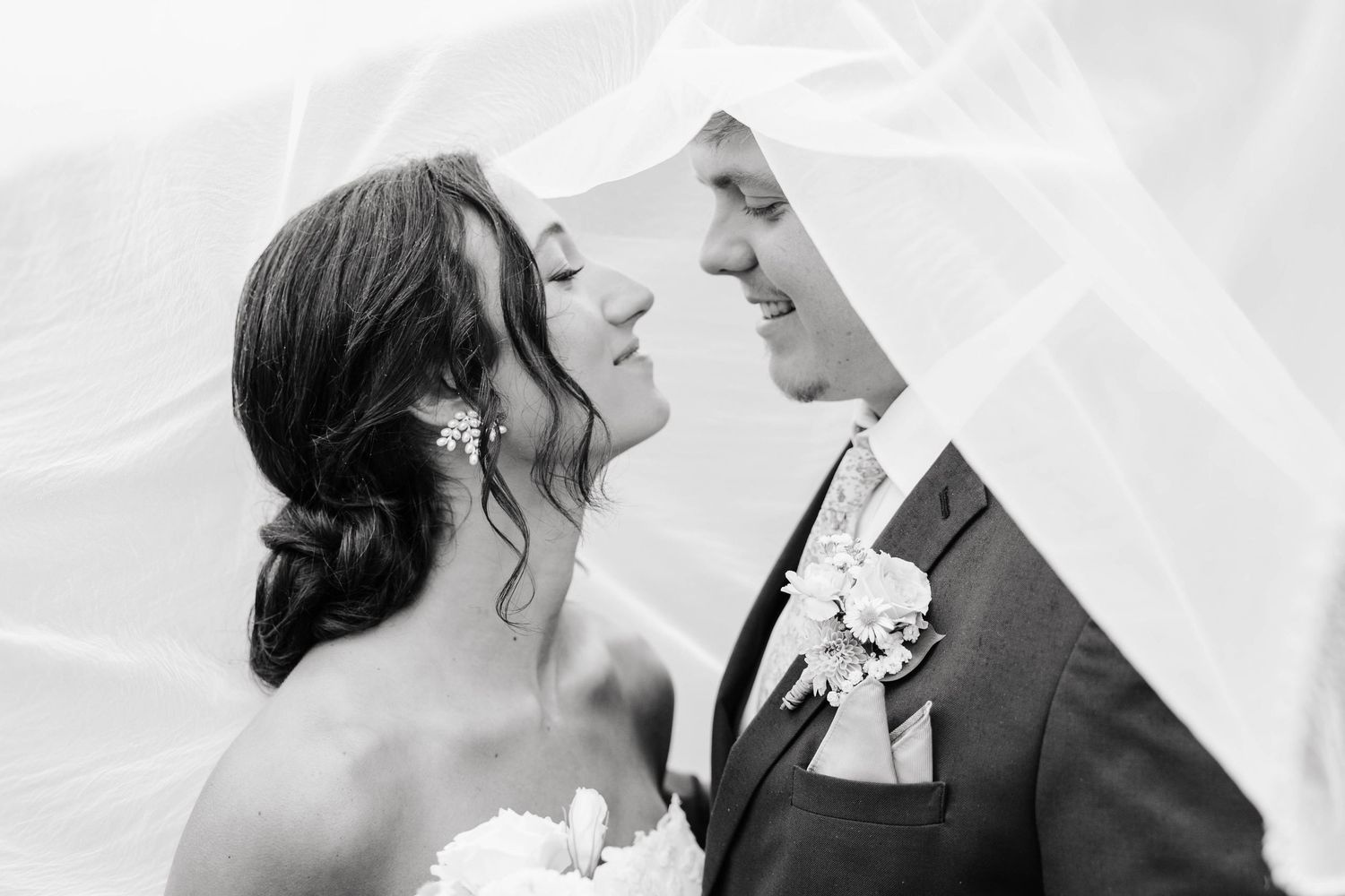Bride and Groom Wedding Photos. Nashville, Tennessee wedding photographer. Sunset Wedding photos