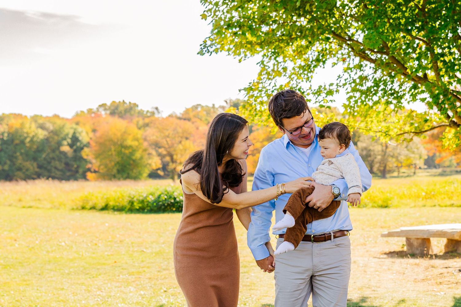 Candid, natural extended family photography in Ridgefield, Fairfield, Danbury, Wilton, Westport & New Canaan, CT. Perfect for generations to