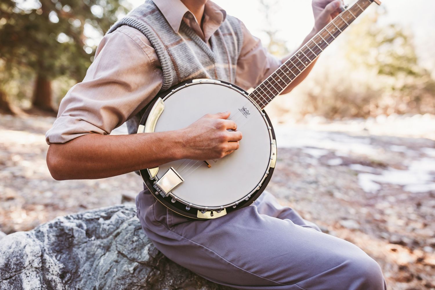 senior session in the southern california mountains including musical instruments with heidi grace photography