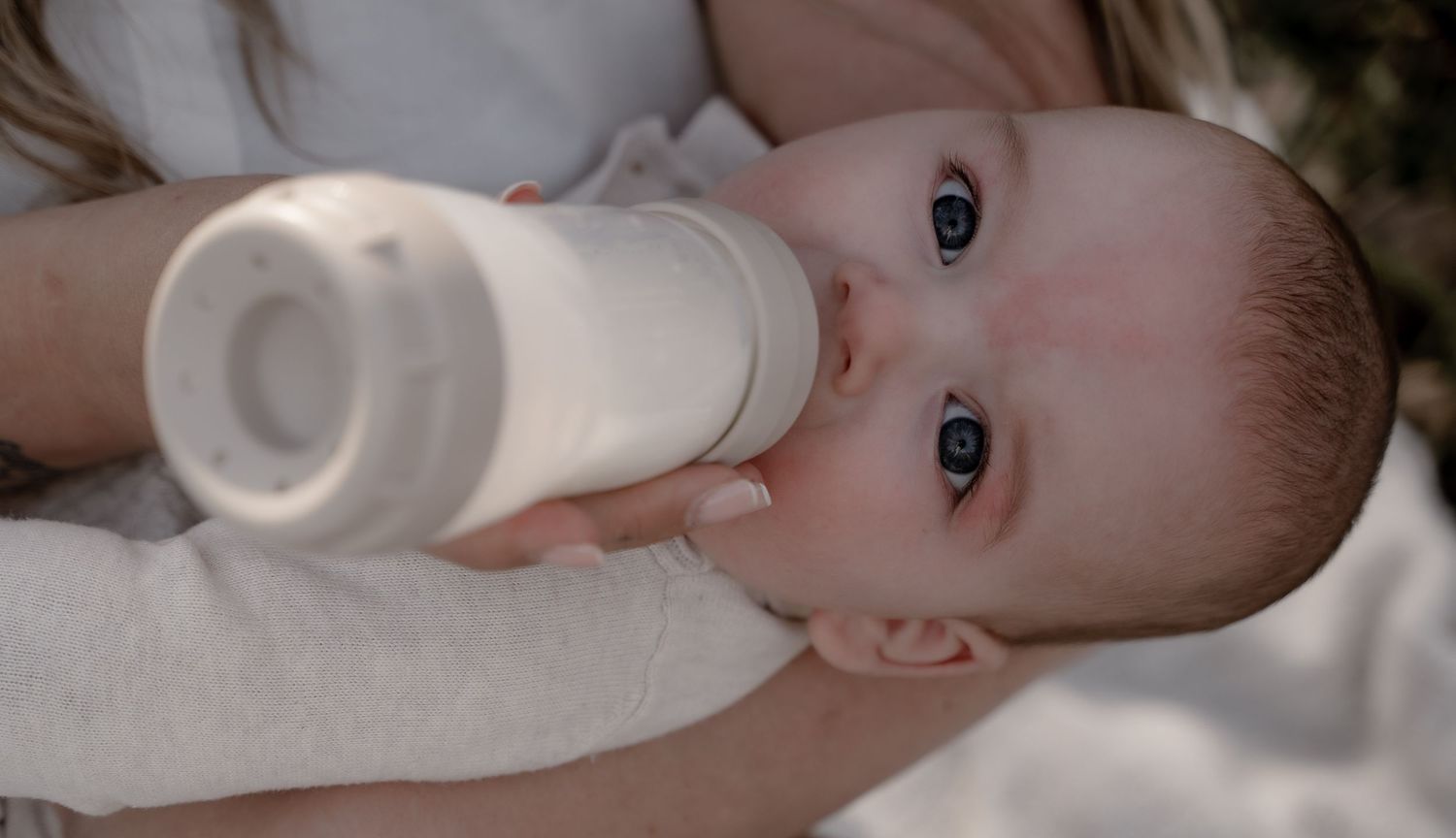 intimate-motherhood-photography-swaddle-and-snuggles