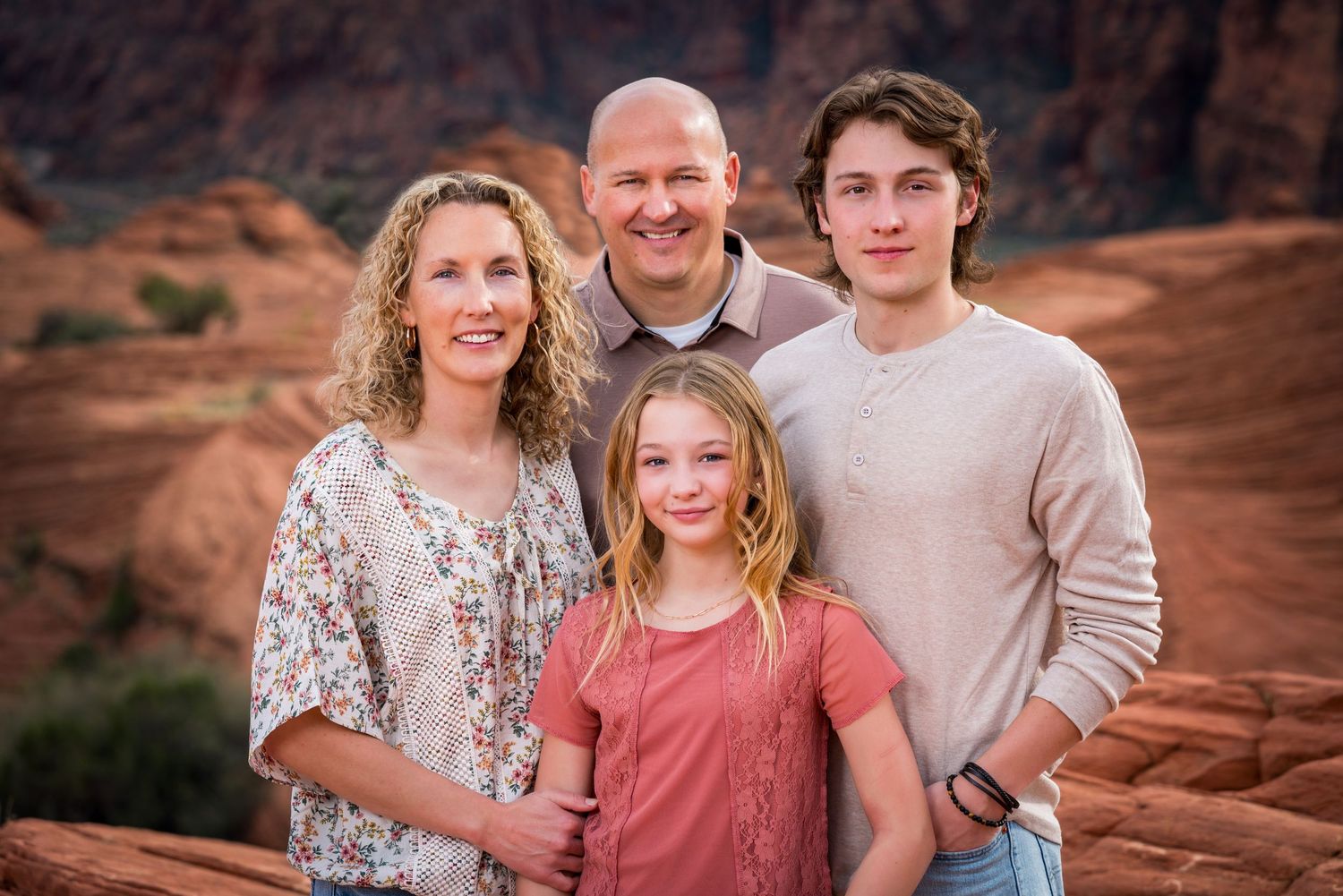 family-photography-what-to-wear-snow-canyon-red-rocks-scenic-clothing-for-photos-wardrobe-margie-temme-photo-destination-vibrant